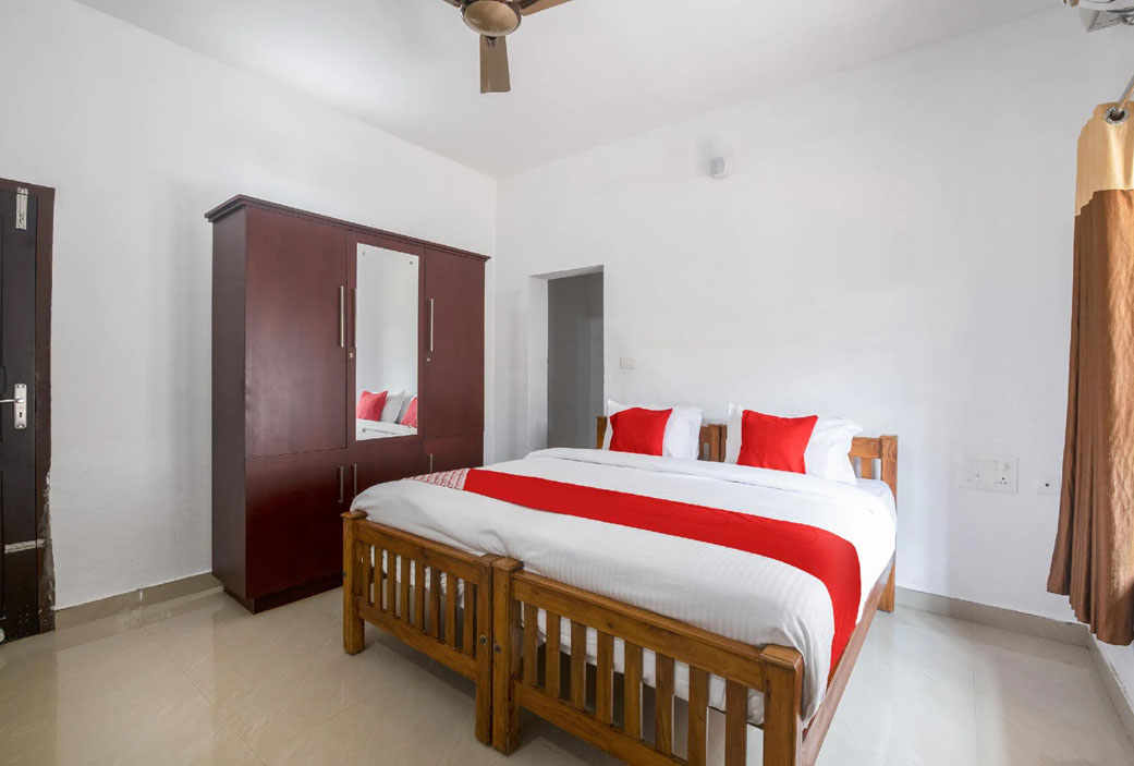 delux Premium Luxury Houseboats in Alleppey  Best Packages